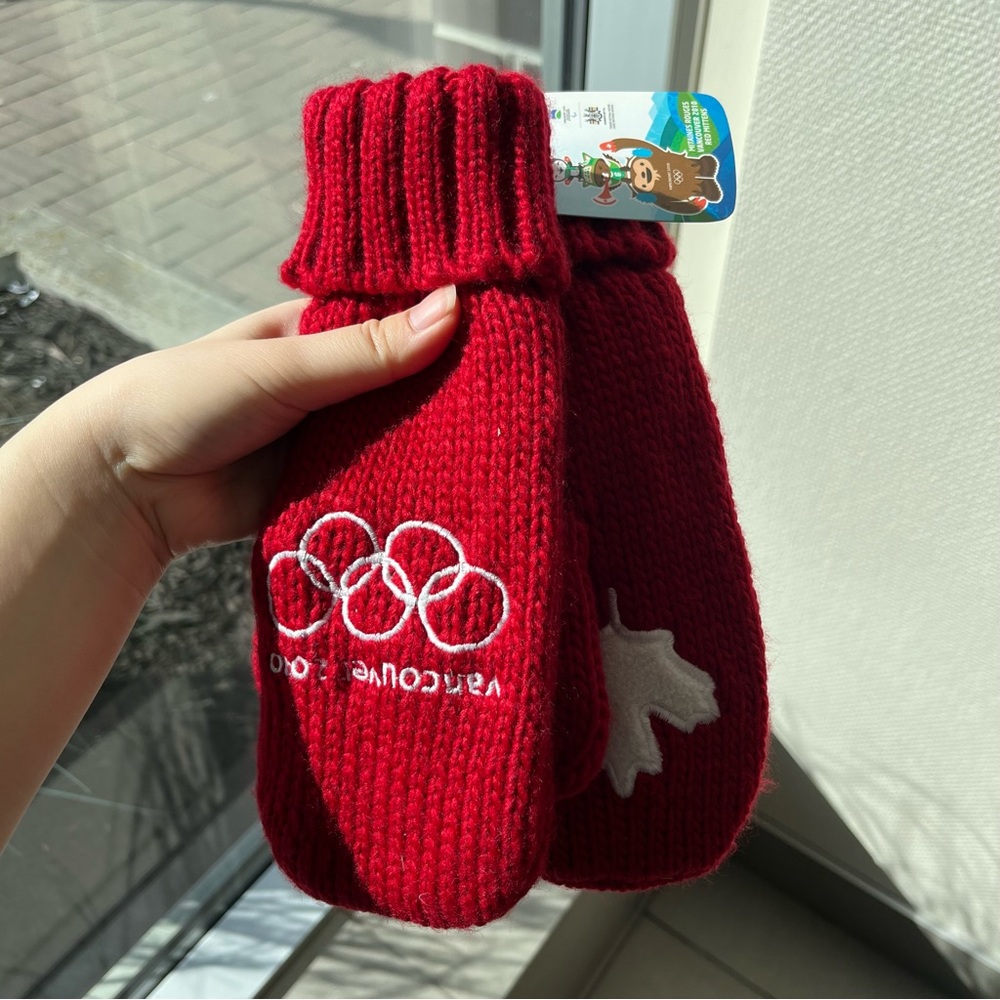 Vancouver 2010 Winter Olympics Team Canada Red Mittens!